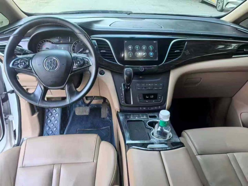 保定18年别克GL88