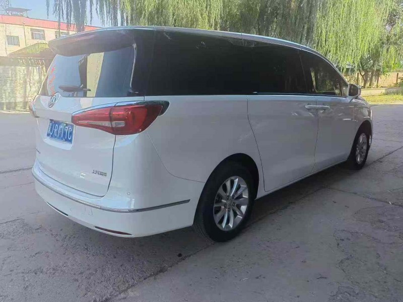 保定17年别克GL84