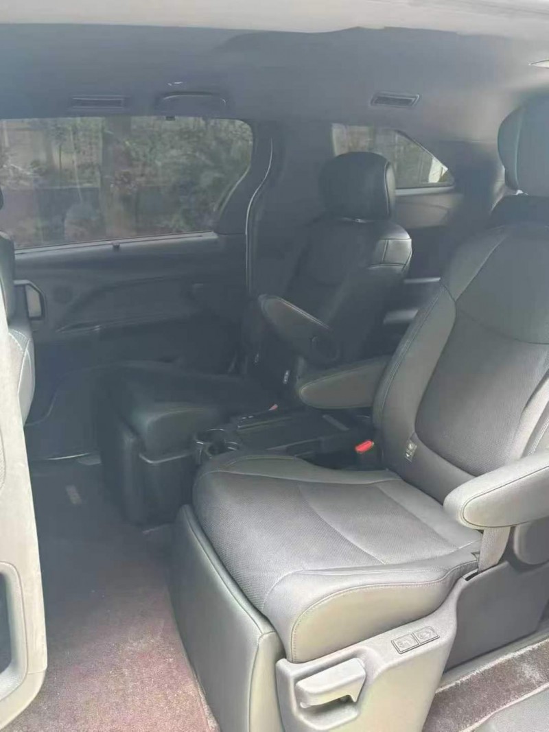 衡阳24年丰田塞纳3