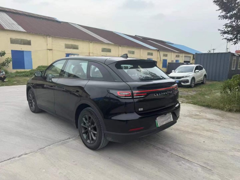 徐州25年零跑汽车C113