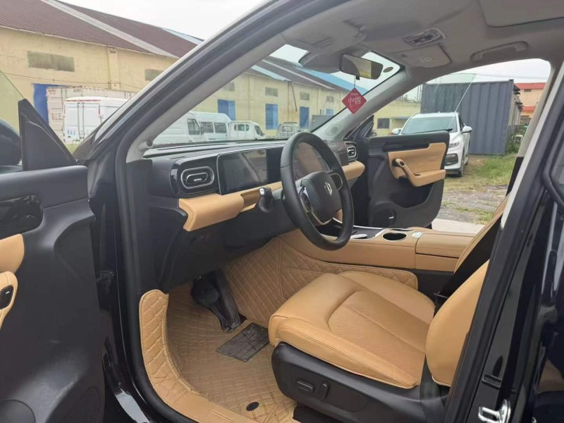 徐州25年零跑汽车C114