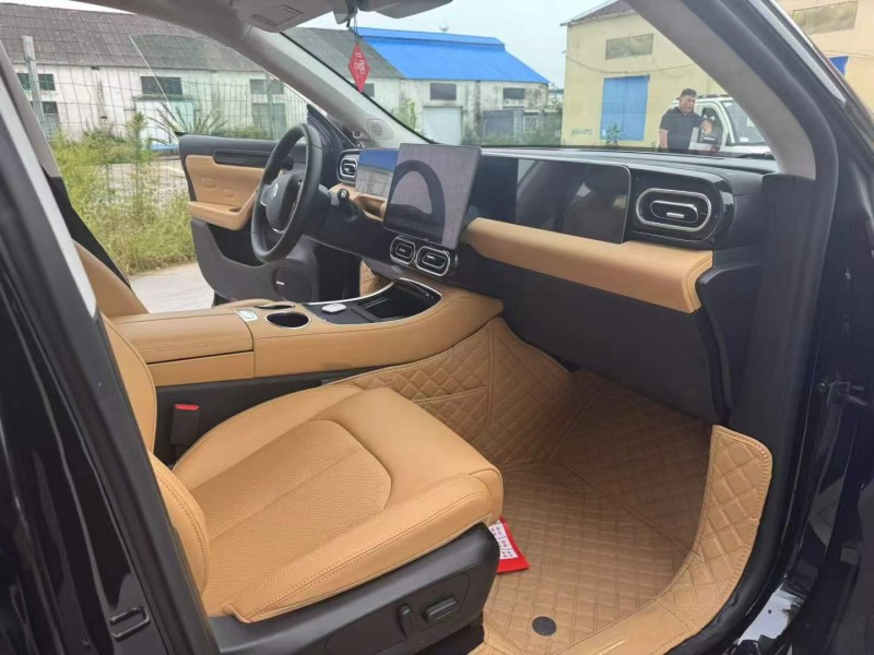 徐州25年零跑汽车C115