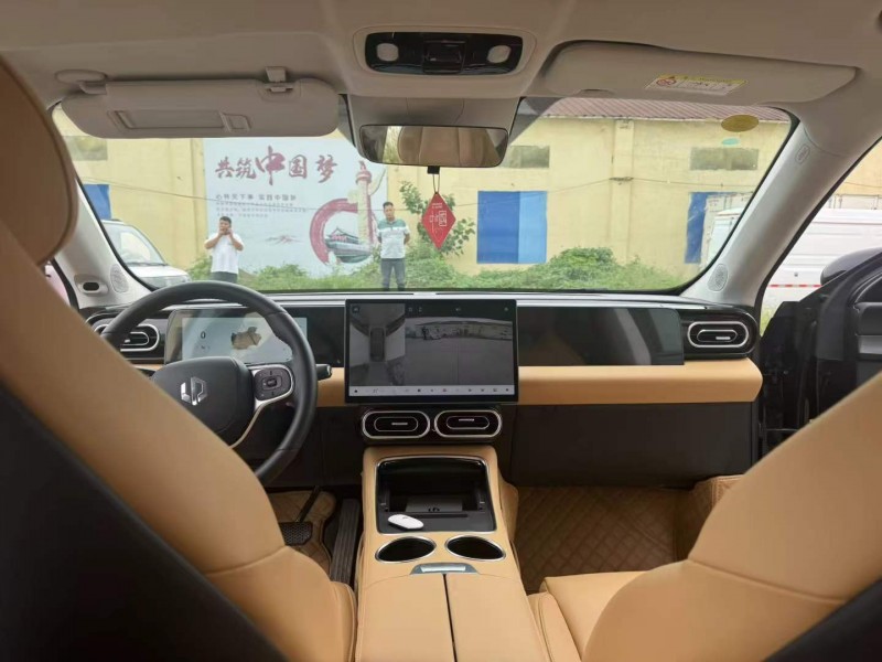 徐州25年零跑汽车C117