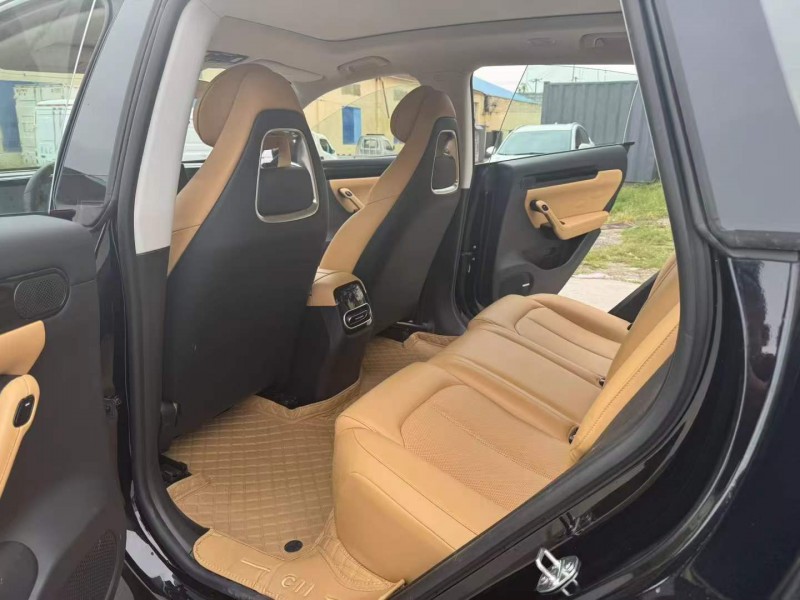 徐州25年零跑汽车C118