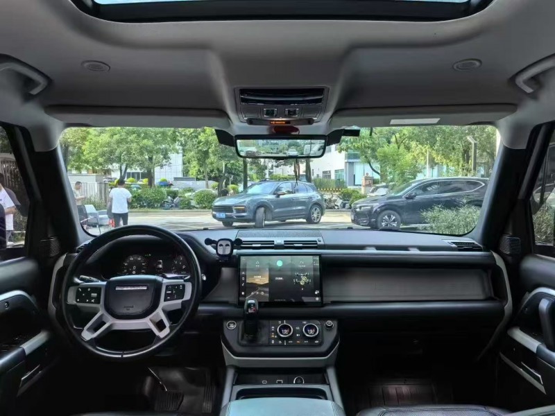 深圳23年路虎卫士4