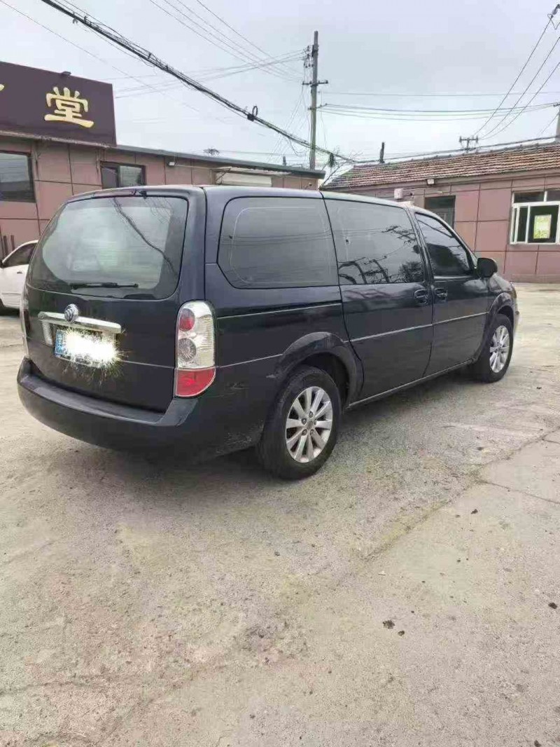天津13年别克GL86