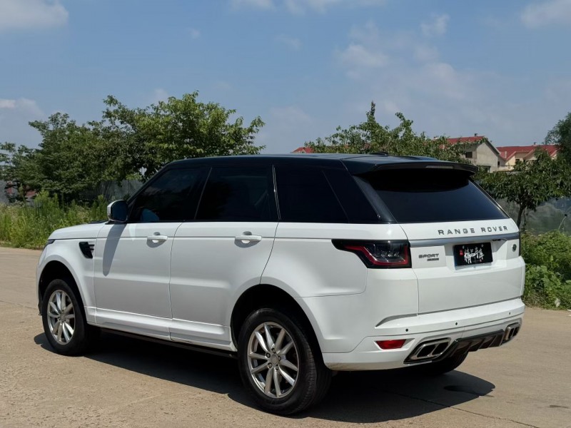 青岛16年路虎揽胜运动7