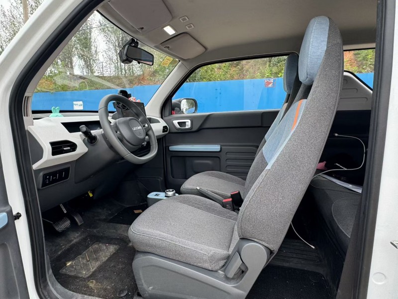 青岛25年吉利熊猫5