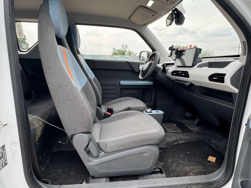 青岛25年吉利熊猫6