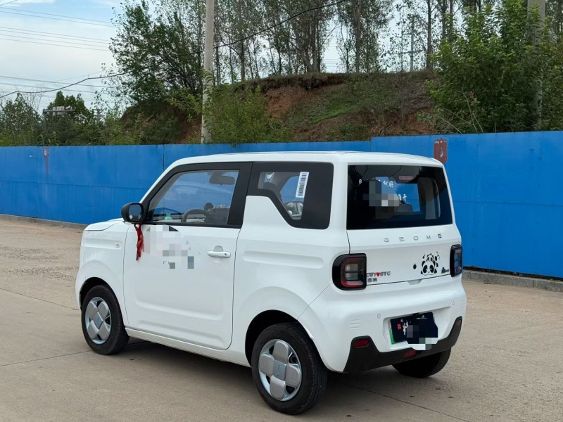 青岛25年吉利熊猫7