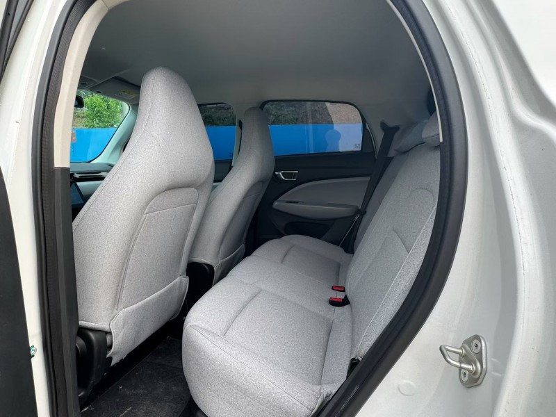 青岛23年零跑汽车T035