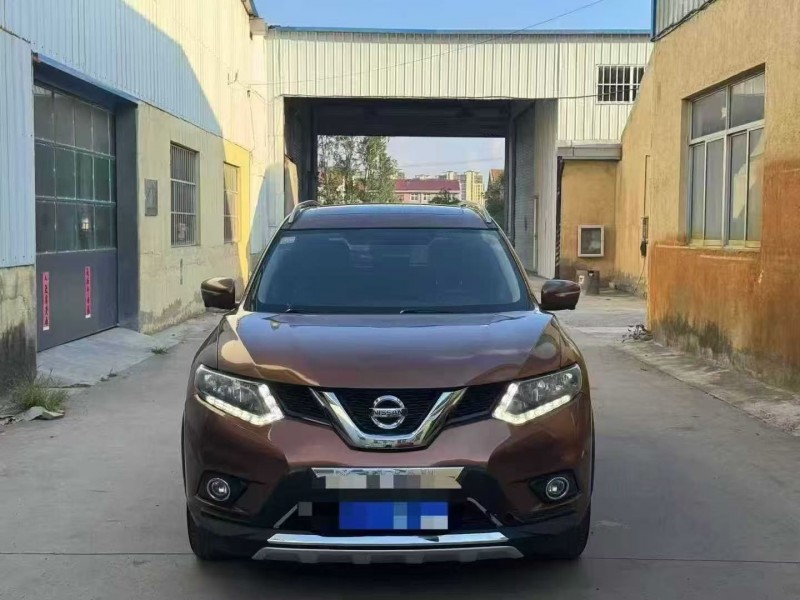 青岛16年日产奇骏1