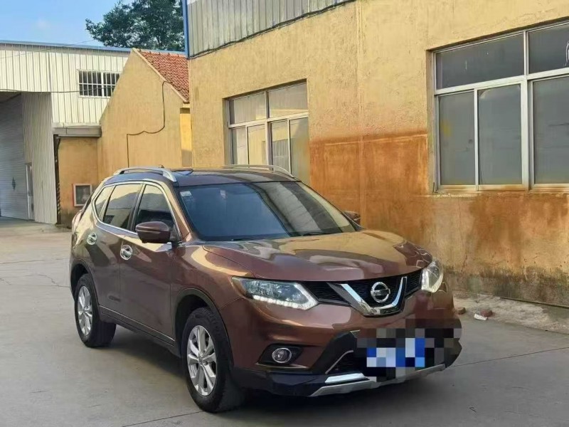 青岛16年日产奇骏3