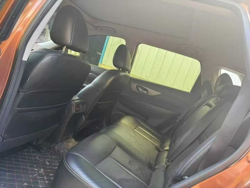 青岛16年日产奇骏4