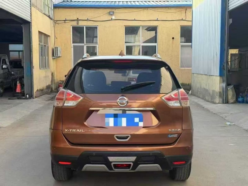 青岛16年日产奇骏6