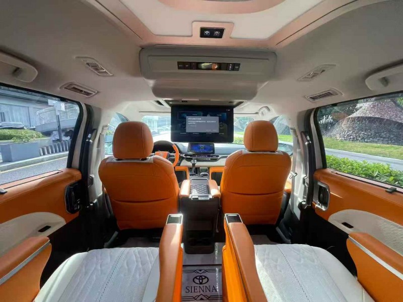 深圳23年丰田塞纳5