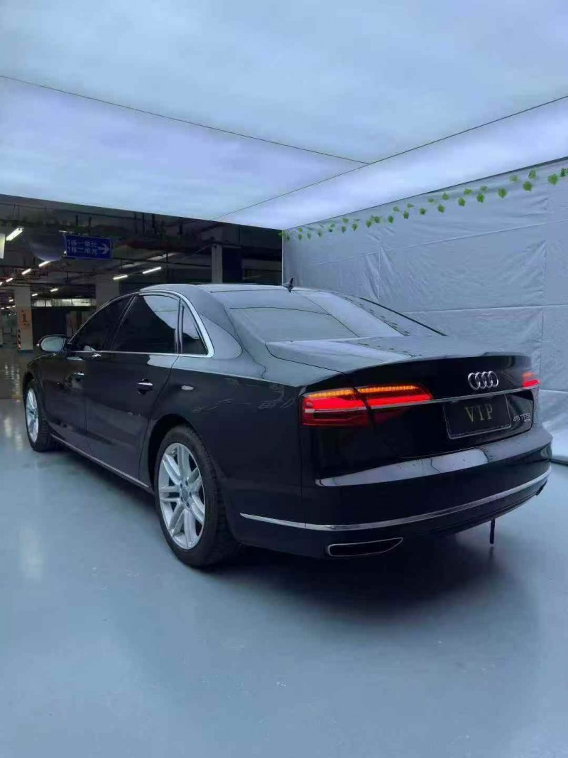广州17年奥迪A8L7