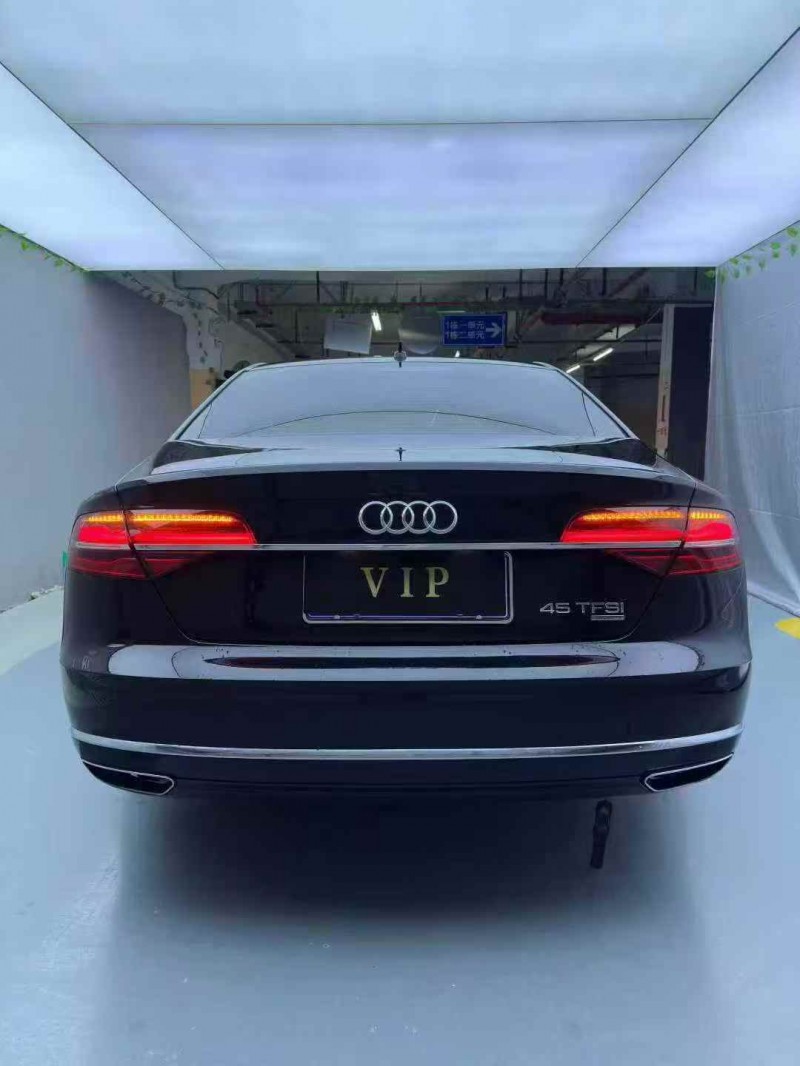 广州17年奥迪A8L9
