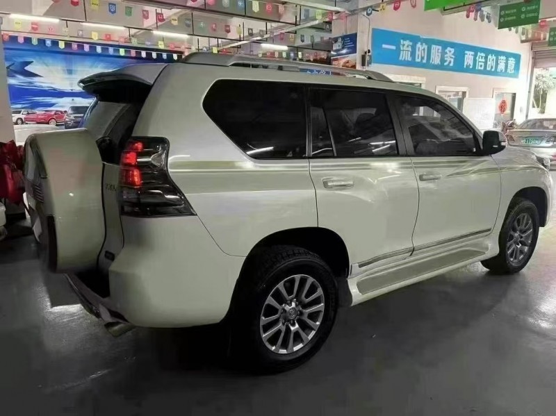 广州17年丰田普拉多3