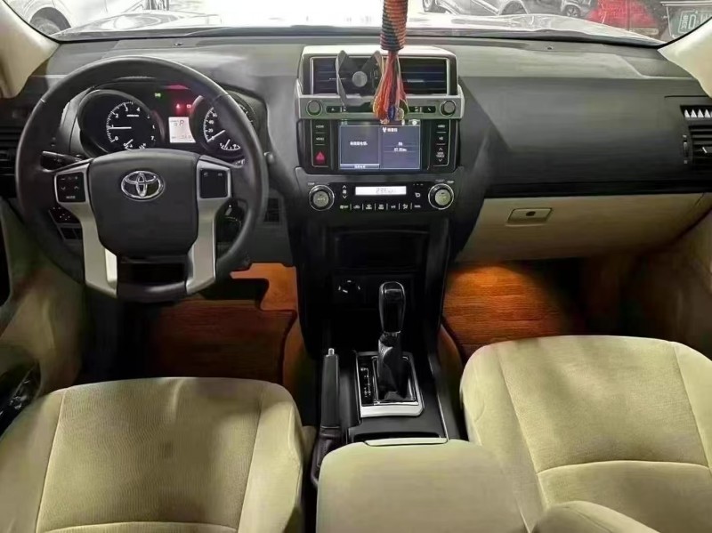 广州17年丰田普拉多5