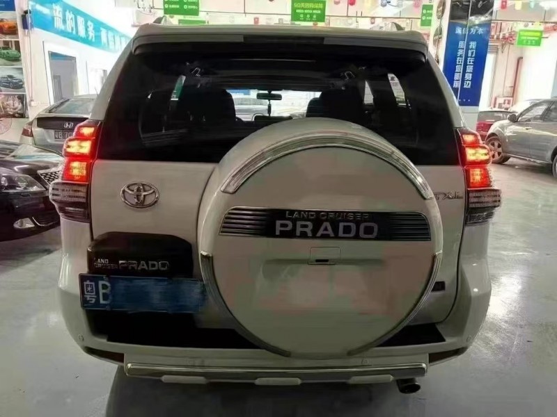 广州17年丰田普拉多8