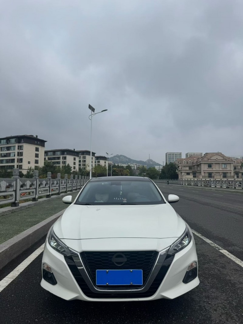 青岛22年日产天籁1