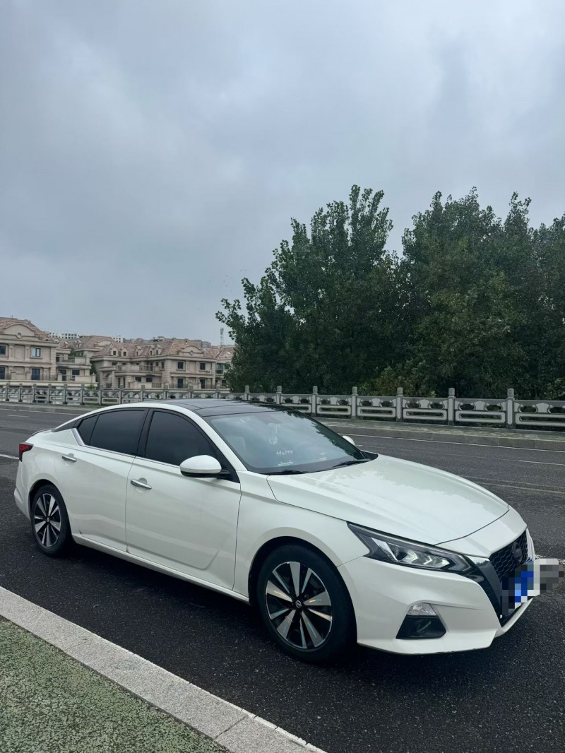 青岛22年日产天籁2