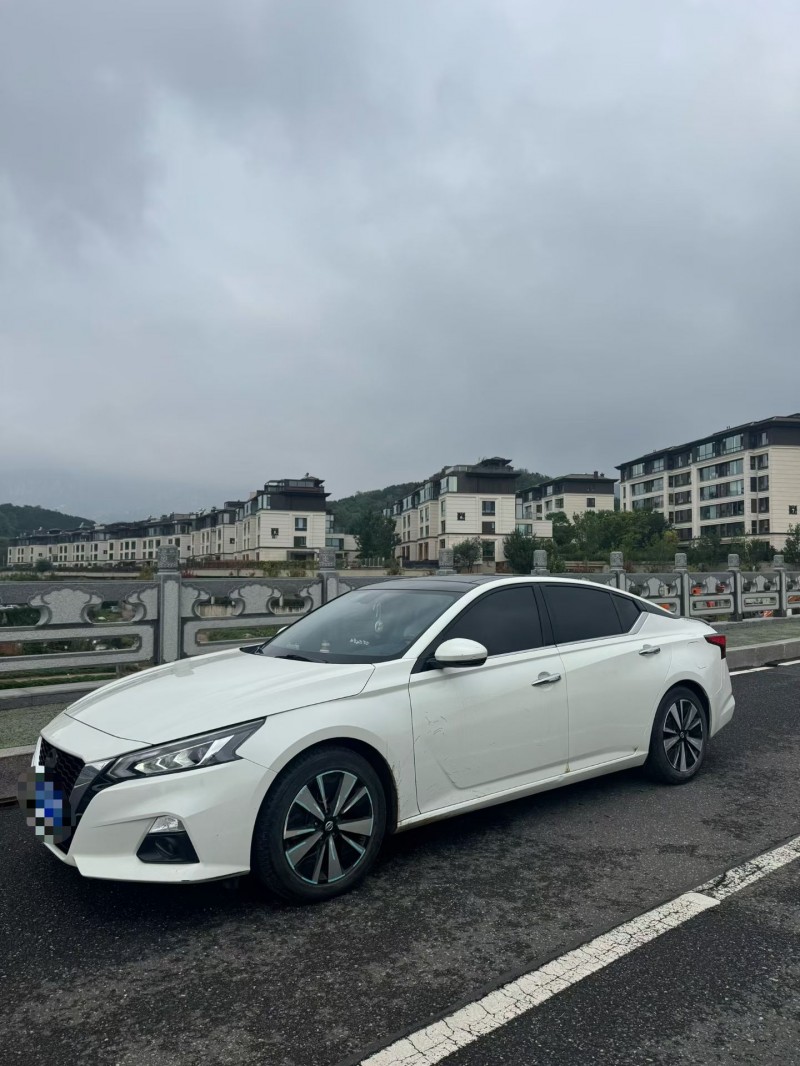 青岛22年日产天籁3