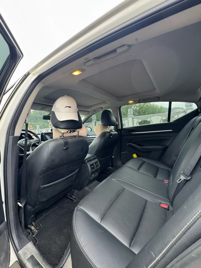 青岛22年日产天籁6