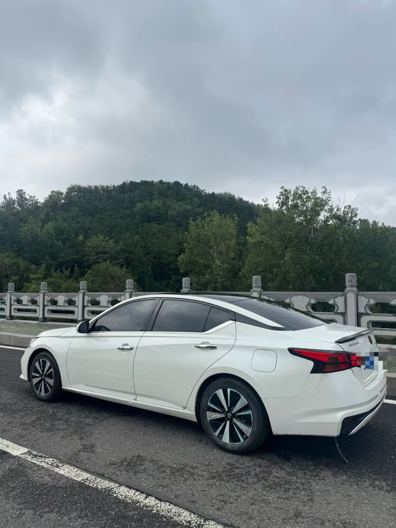 青岛22年日产天籁7