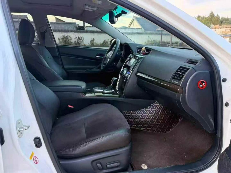 毕节17年丰田锐志4