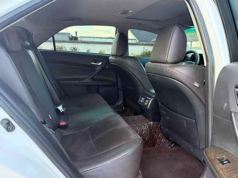 毕节17年丰田锐志6