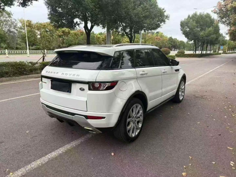 常德14年路虎极光7