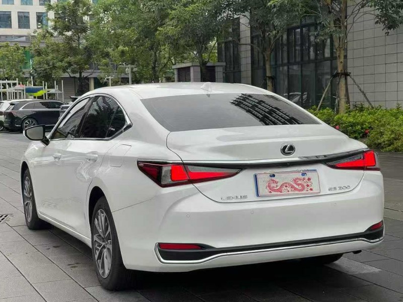 佛山23年雷克萨斯ES7