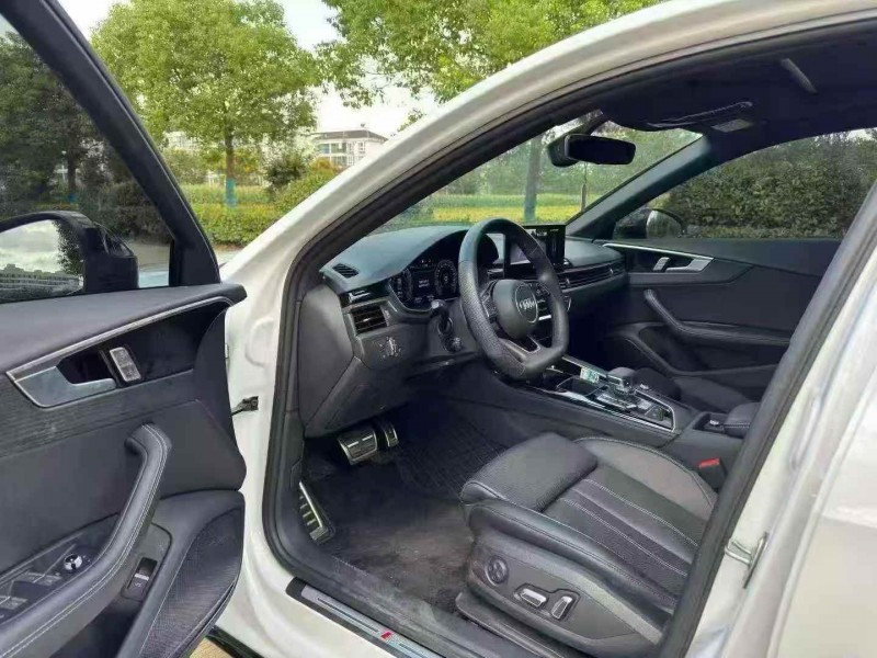 广州24年奥迪A4L4