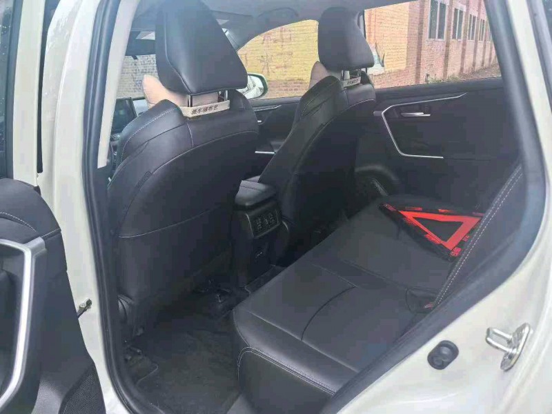 保定23年丰田威兰达5