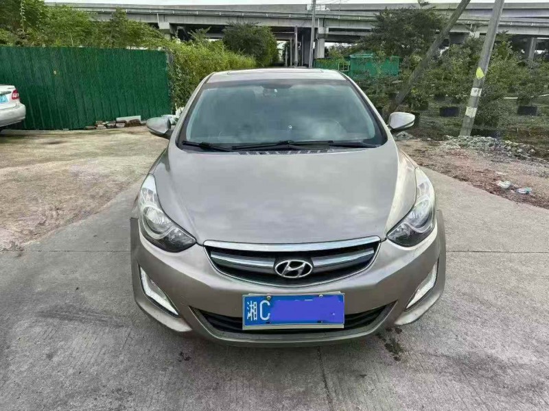 深圳15年现代朗动1