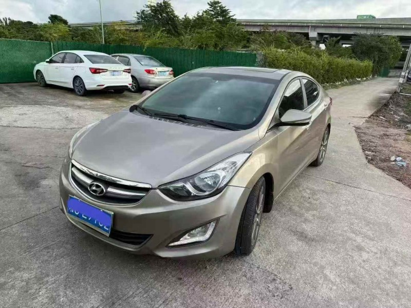 深圳15年现代朗动3