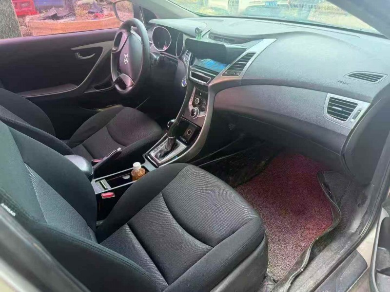 深圳15年现代朗动4