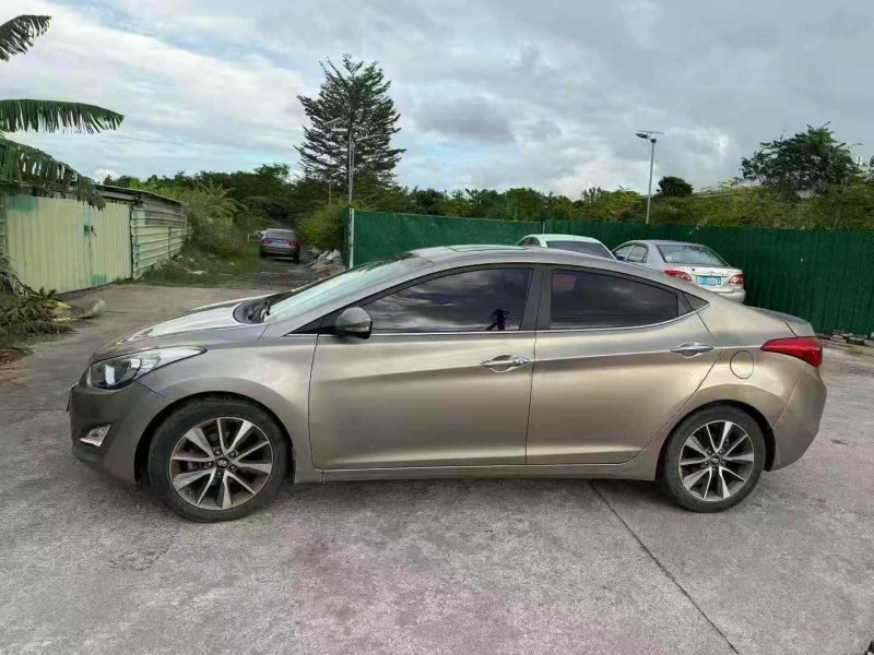 深圳15年现代朗动7