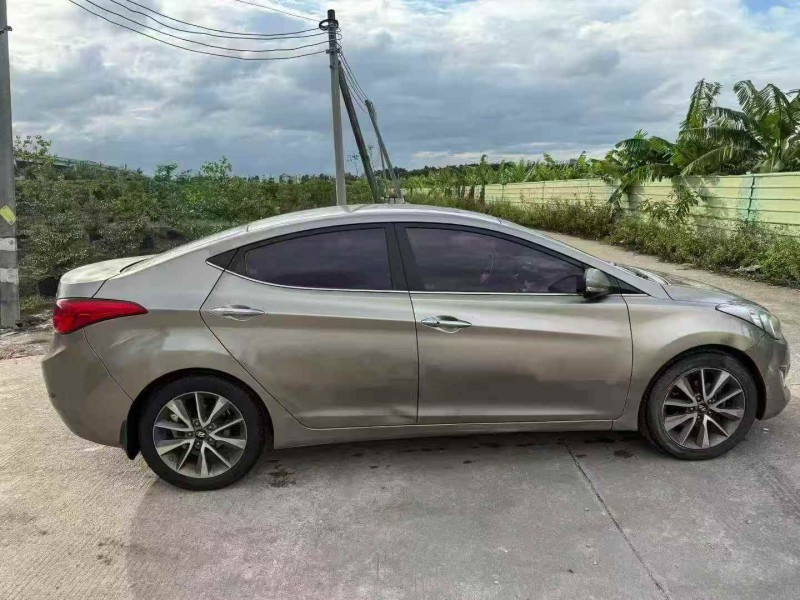 深圳15年现代朗动8