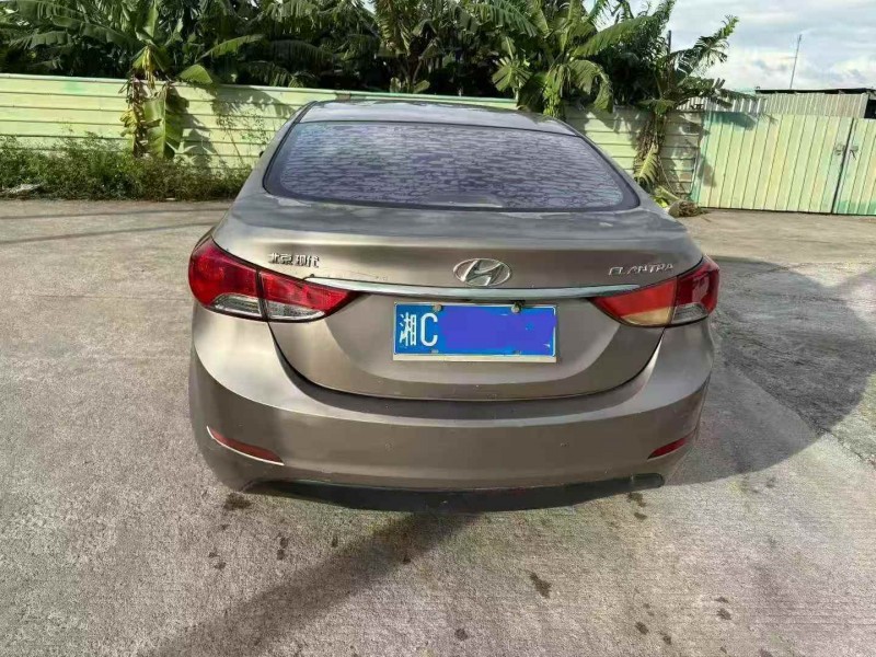 深圳15年现代朗动9