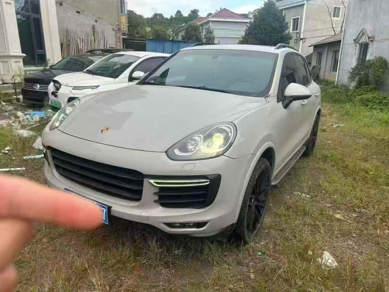 湖州15年保时捷卡宴1