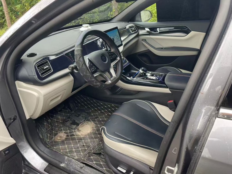 济宁23年比亚迪秦6