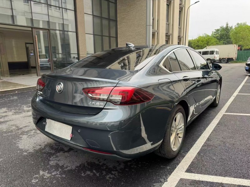 济宁20年别克君威8