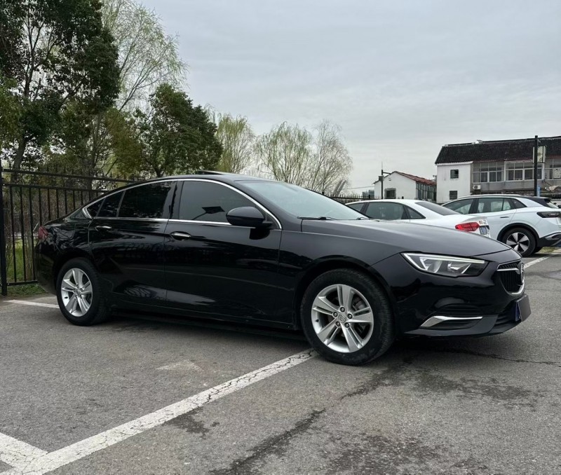 济宁19年别克君威2