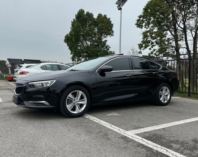 济宁19年别克君威3