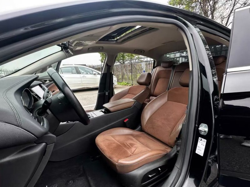 济宁19年别克君威4