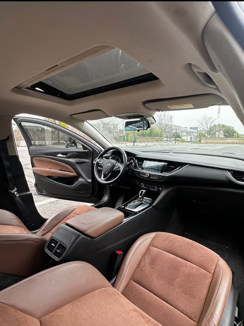 济宁19年别克君威5