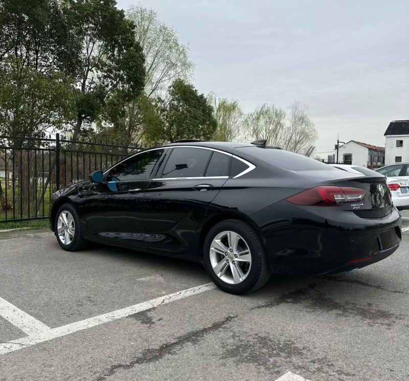 济宁19年别克君威7